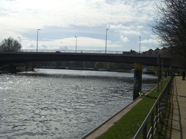 Dischingerbrücke ( Straßenbrücke Ruhlebener Straße / Havel )