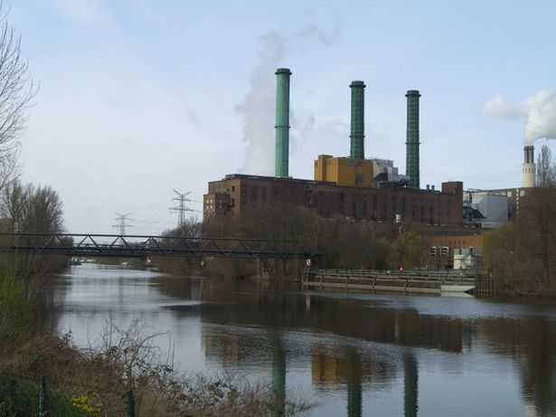 Heizleitungsbrücke / Spree bei Wiesendamm