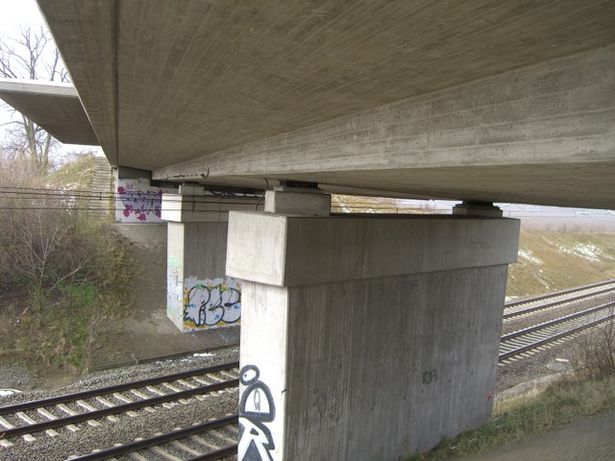 Waldstraßenbrücke Ffrankfurt OderRosengarten / EU RE 1