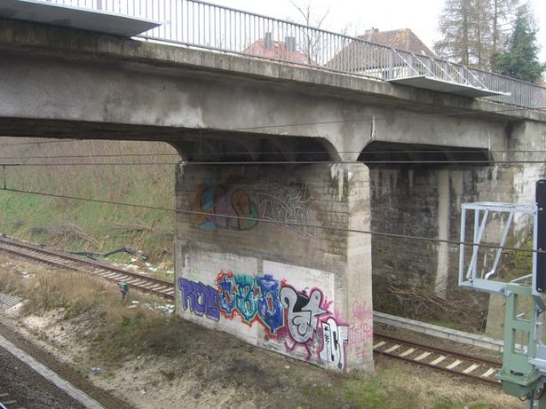 Hauptstraßenbrücke Frankfurt Oder Rosengarten / EU RE 1