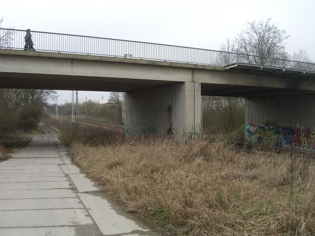Nuhnenstraßenbrücke / EU RE 1