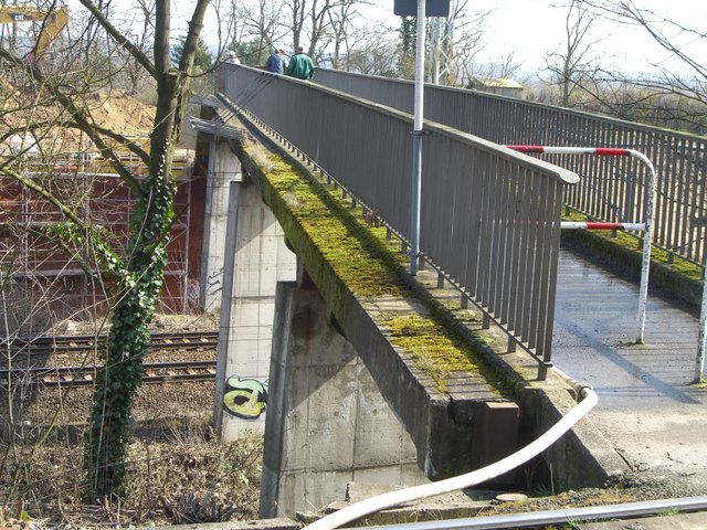 Fußwegbrücke verl. Birkenallee / EU RE 1,11 und nach Polen