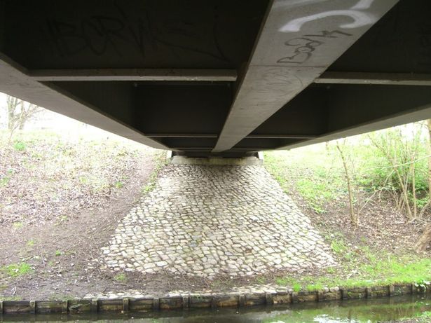 Fußwegbrücke verlängerter Lüdenscheider Weg / Grützmacher Graben