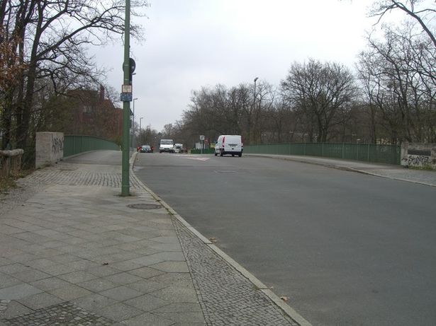 Glockenturmbrücke / EU S9 und 75