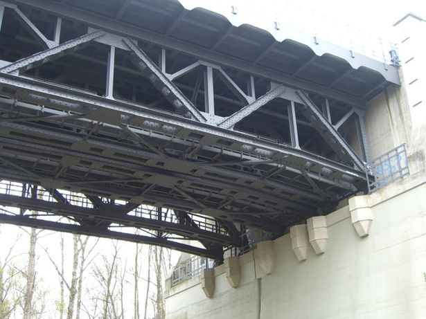 EÜ S 9 und 75 / Zugang zum Friedhof Heerstraße