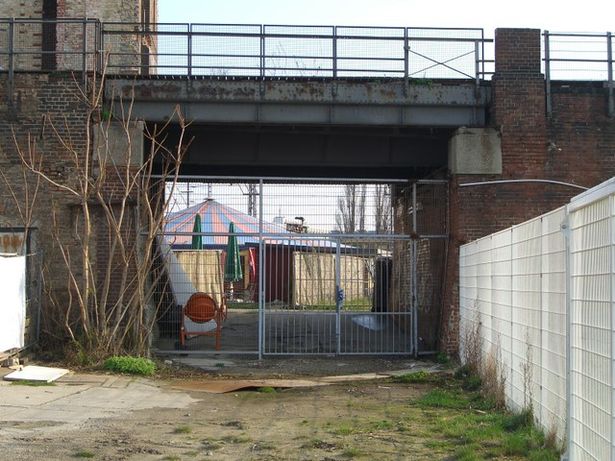 Gleise zum ehem. Postbahnhof / Zugang zum Zirkusquartier