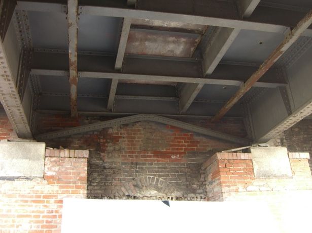 Gleise zum ehem. Postbahnhof / Zugang zum Zirkusquartier