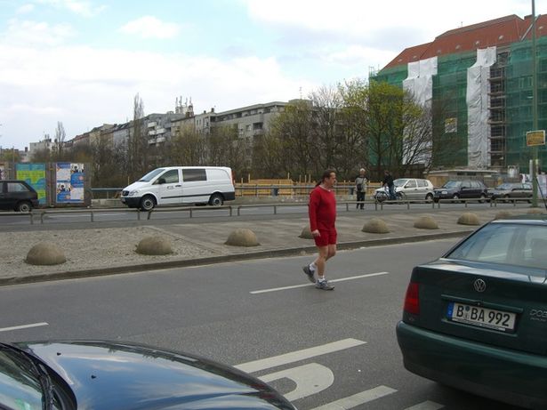 Julius - Leber - Brücke ( Kolonnenstraße / Wannseebahn Nord - Süd -Verkehr
