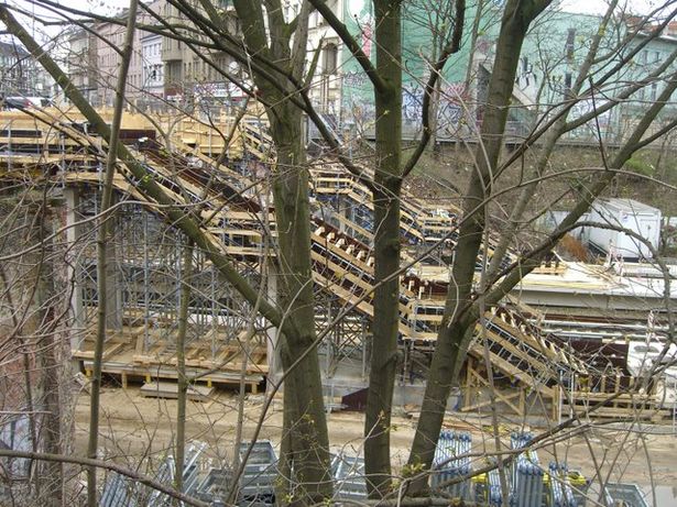 Julius - Leber - Brücke ( Kolonnenstraße / Wannseebahn Nord - Süd -Verkehr