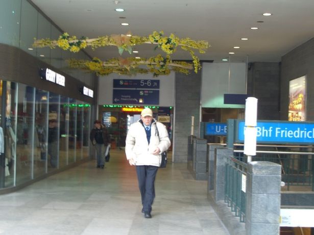 Bahnhofszugangsbrücke Bf. Friedrichstraße Ostseite außen