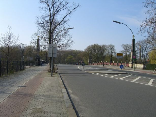 Lutherbrücke / Spree am Schloß Bellevue