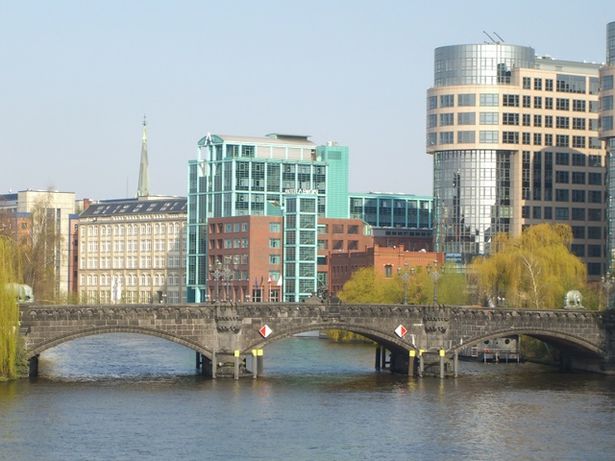 Moabiter Brücke / Spree