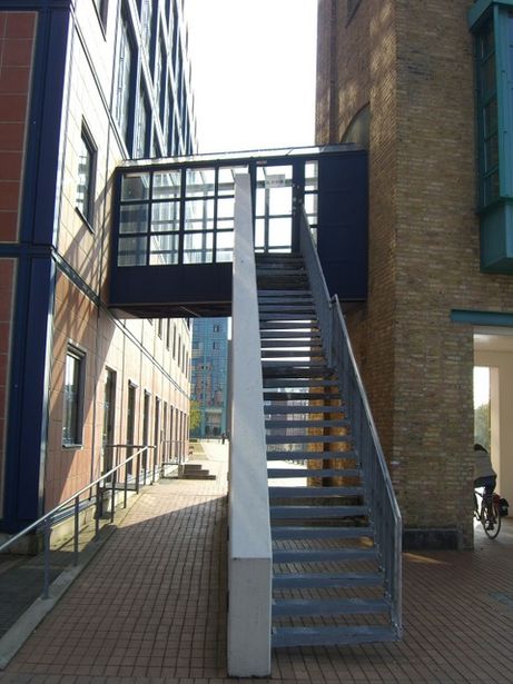 Hausbrücke Turm - Gebäude am r.Spreeufer,östl. Stromstraße