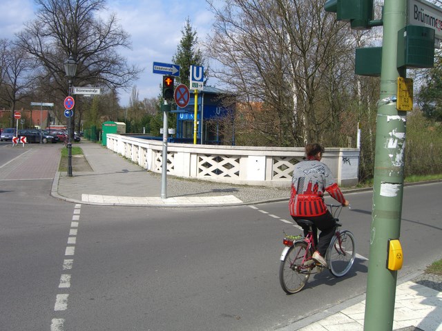 Fabeckstraßenbrücke / U Bahnlinie 3 mit Bf. Dahlem Dorf