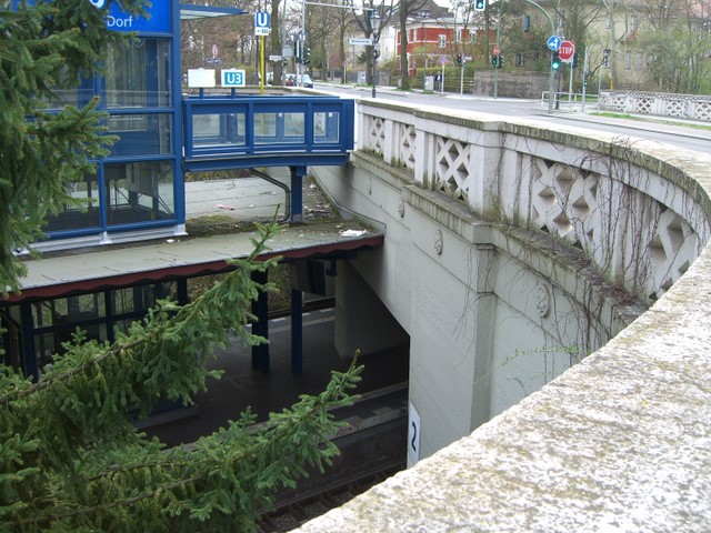 Fabeckstraßenbrücke / U Bahnlinie 3 mit Bf. Dahlem Dorf