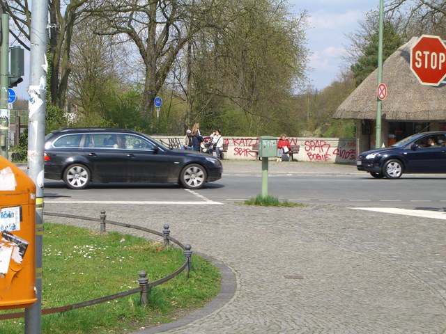 Iltisstraße - Königin Luise Straße / U Bahnlinie 3