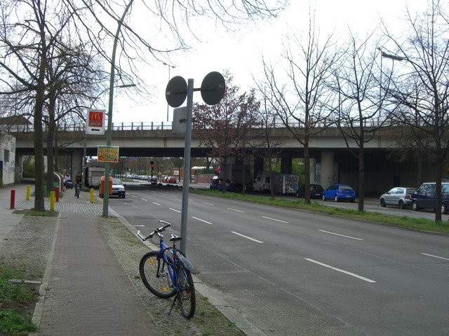 A 104 Stadtautobahnbrücke / Mecklenburgische Straße