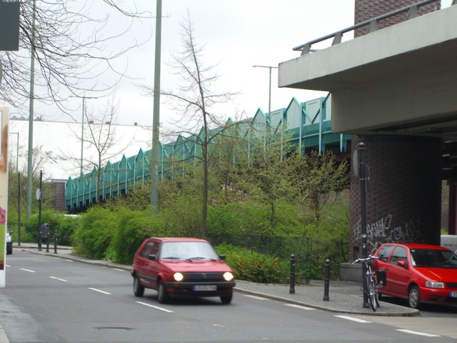 Joachim - Tiburtius - Brücke / nordwestlich Bierpinselturm