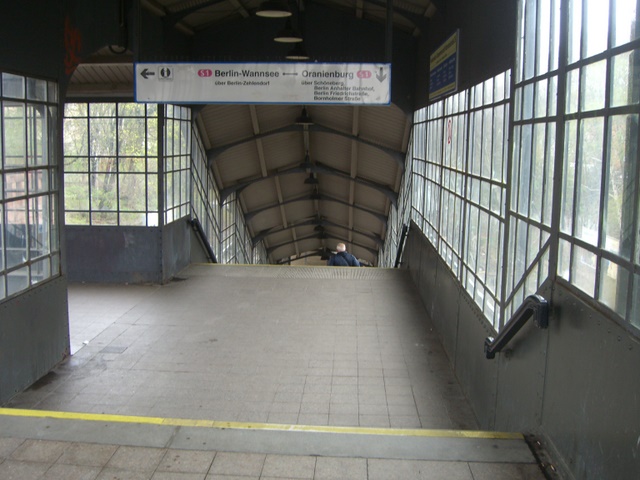 Bf. Botanischer Garten Zugangsbrücke