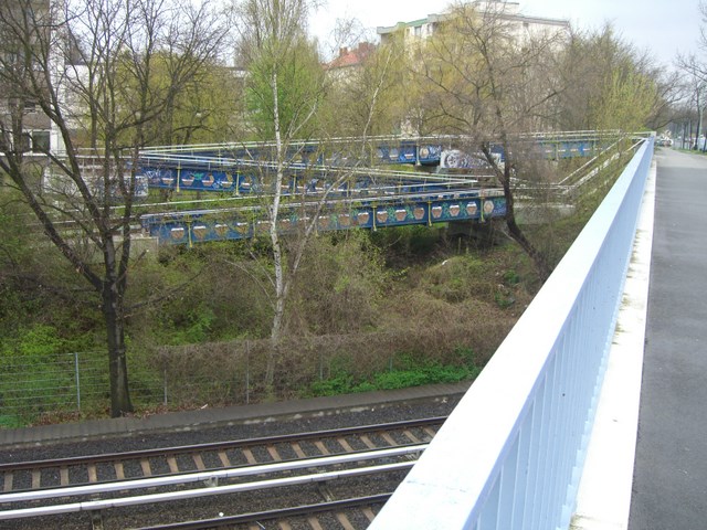 Auf- und Abstiegsbrücke z. Bahnbegleitweg am Dahlemer Weg
