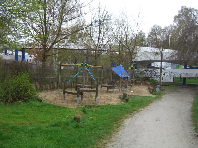Fußwegbrücke Colmarer Weg / EU Nord Süd Bahn