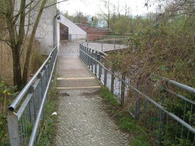 Fußwegbrücke über Teich nordöstlich der BAS 42025