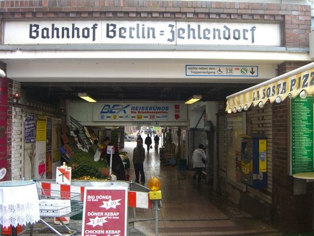 Durchgangs- und Zugangsbrücke Bf.Zehlendorf