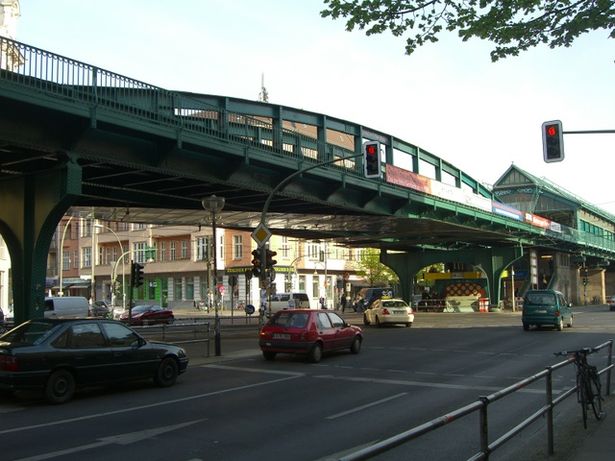 U 2 Brücke / Schönhauser Allee Kreuzung am U Bf. Eberswalder Str