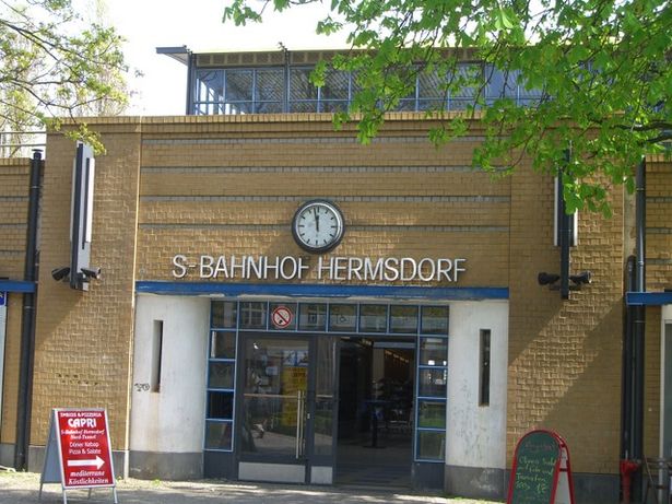 Zu- und Durchgangsbrücke zum Bf. Hermsdorf Nordseite