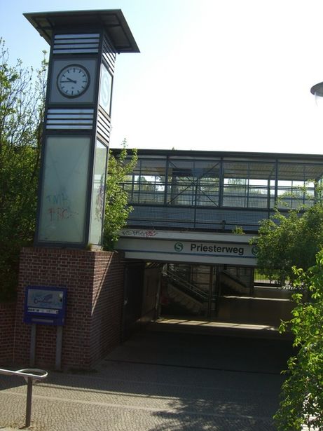Zu- und Durchgangsbrücke Bahnhof Priesterweg