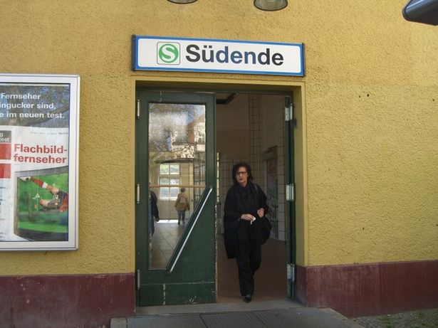 Zugangsbrücke Bahnhof Südende