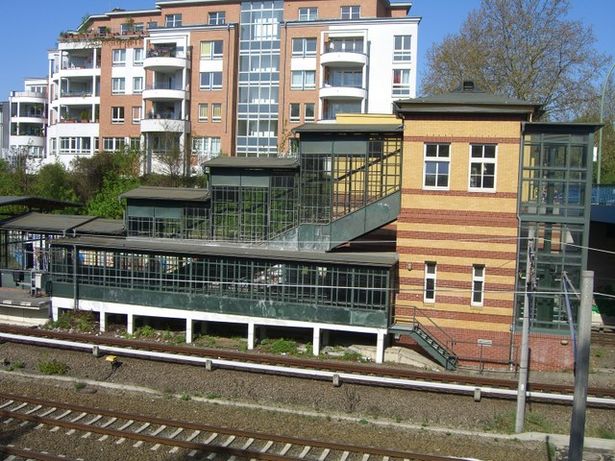 Zugangsbrücke Bahnhof Südende