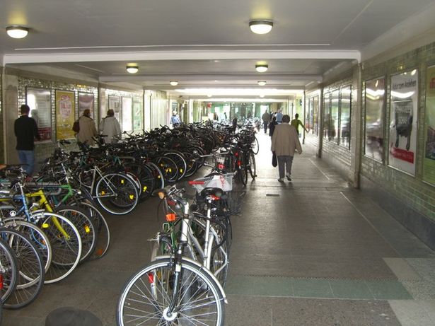 Durch- und Zugangsbrücke Bf. Lichterfelde Ost