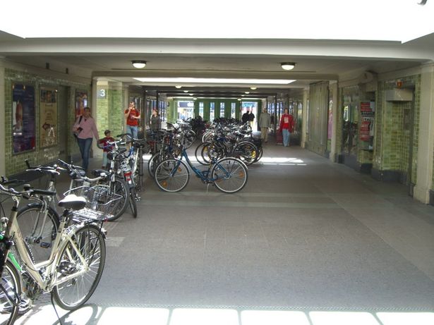 Durch- und Zugangsbrücke Bf. Lichterfelde Ost