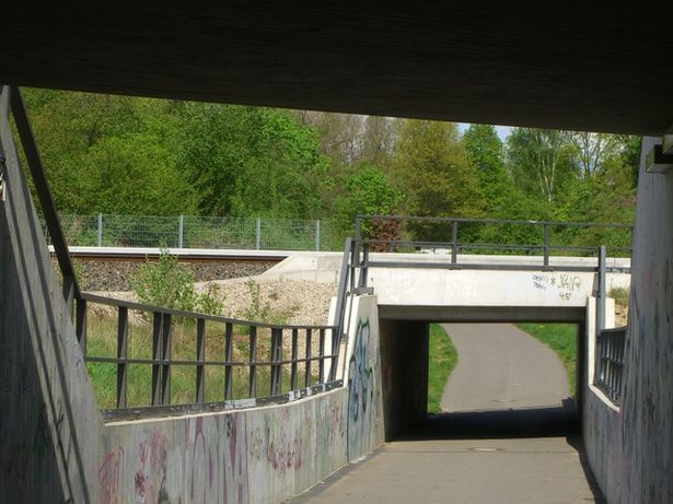 EÜ Nord Süd Bahn Henningsdorf - Teltow Stadt / Fuß- u. Radweg an der Berlingrenze zu Brandenburg