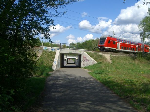 EÜ Nord Süd Bahn Henningsdorf - Teltow Stadt / Fuß- u. Radweg an der Berlingrenze zu Brandenburg