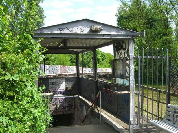 Zugangsbrücke zu den Kleingärten am Westkreuz bei Römerstraße