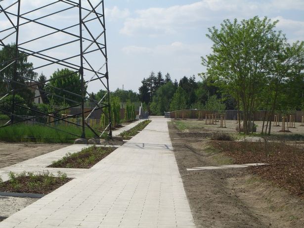 Brücke zwischen den Tunneln über die A 113 im Landschaftspark Rudow - Altglienicke