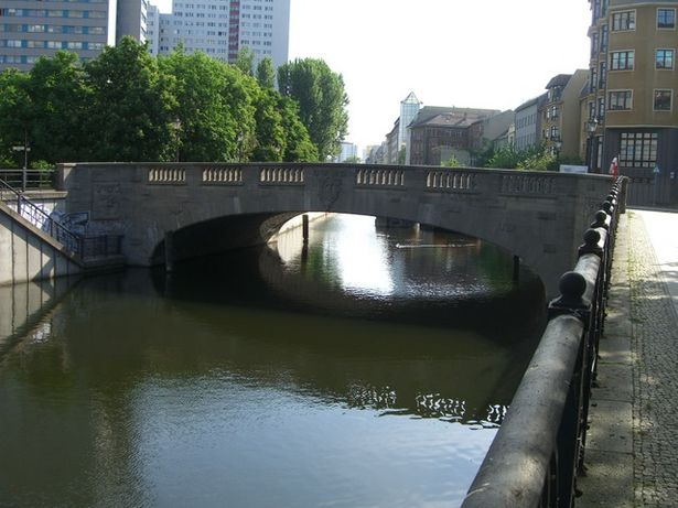 Grünstraßenbrücke