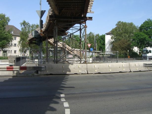 Aristide - Briand - Brücke / A 111