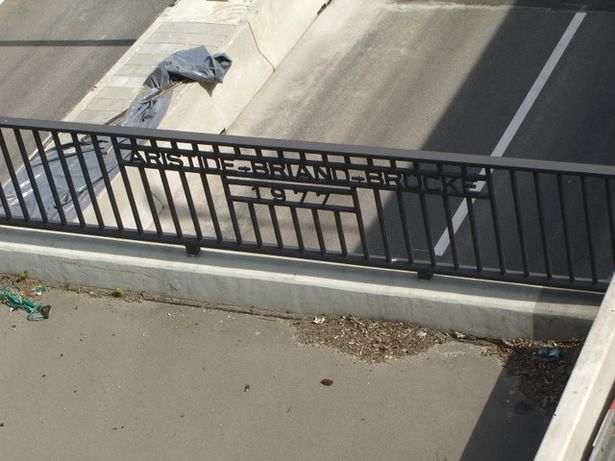 Aristide - Briand - Brücke / A 111