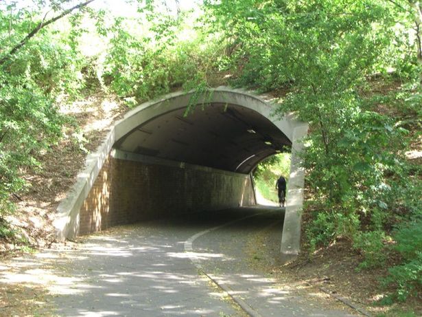 Auffahrtbrücke zur A 111 am Saatwinkler Damm Ostseite