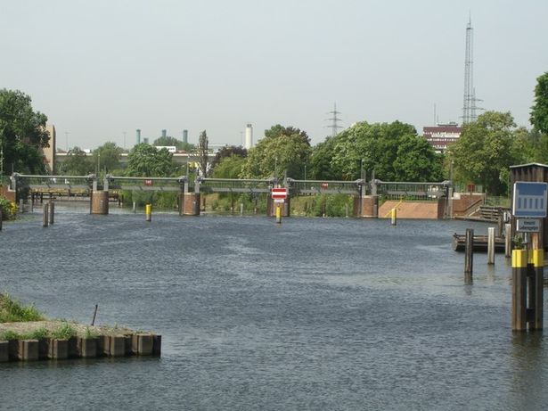 Fußwegbrücke am Wehr Charlottenburger Schleuse