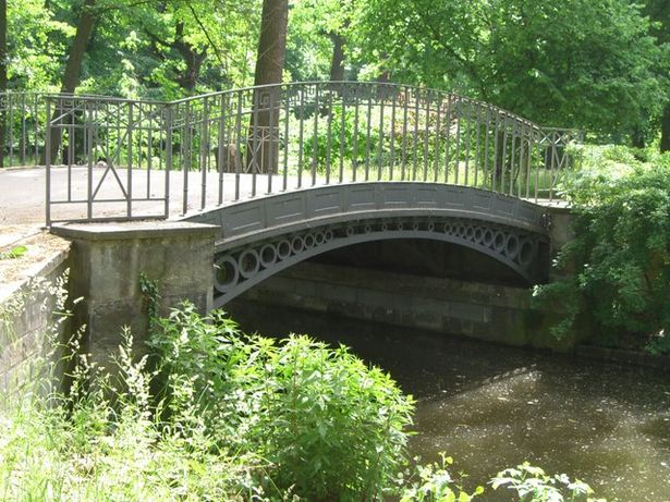 9. Schloßgartenbrücke Schloß Charlottenburg /Spreegrabendurchlauf