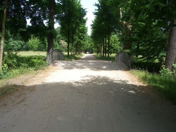 9. Schloßgartenbrücke Schloß Charlottenburg /Spreegrabendurchlauf