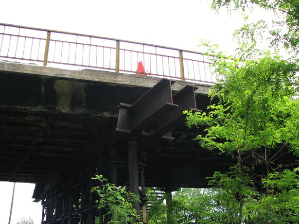 Detail: Behelfsbauwerk als Notlösung