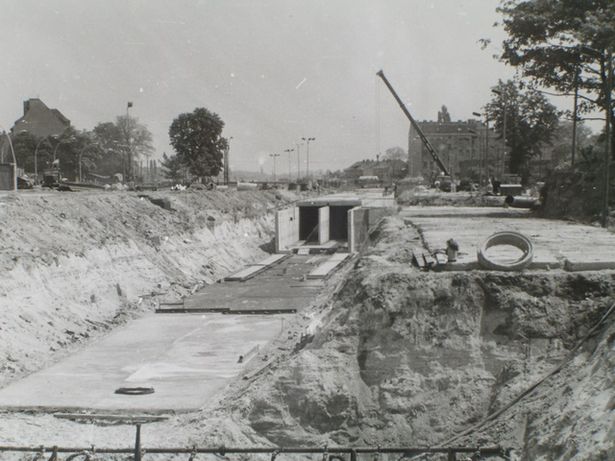Kollektor Unterbeton, PVC Dichtung Schutzbeton Aufstellflächen für die Winkelelemente und montierter Sammelkanal