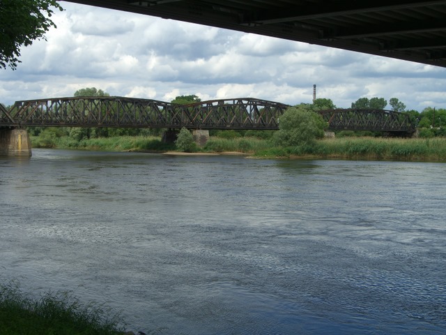 EÜ Berlin - Kostrzyn nad Odra / Hauptlauf der Oder ( Odra) östlich der Insel und grenzüberschreitend
