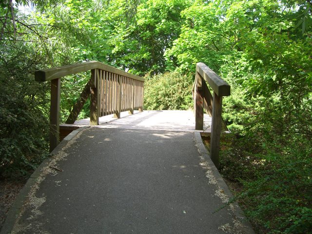 Fußwegbrücke am Spielplatz Wallnerstraße