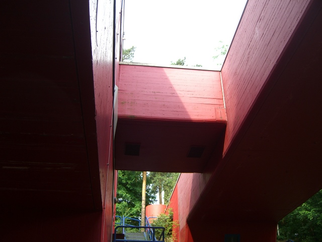 stillgelegte Fußwegbrücke zur stillgelegten BAS 42828 / Fahrbahn